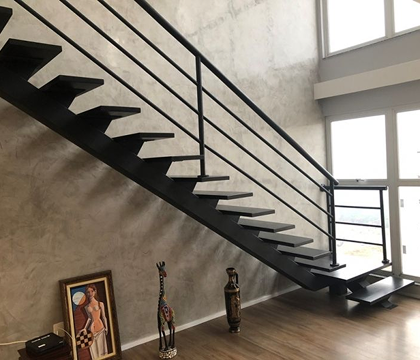 Conheça o nosso serviço de Escadas Metálicas